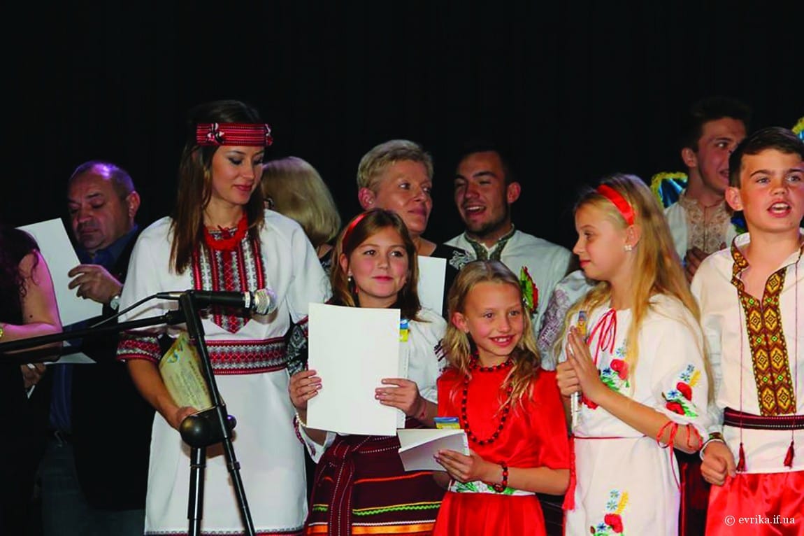 Лілія Ткачук, Леся Утриско на українському дитячому фестивалі «Марафон співу та танцю» в м. Мадриді, 22 листопада 2015 року